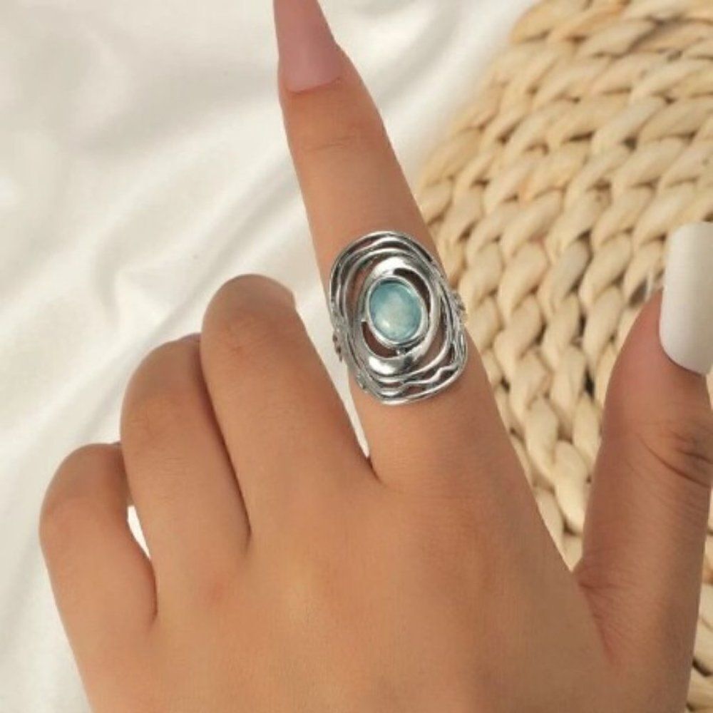 LIGHT GREEN MOONSTONE RETRO SILVER RING - Size 7